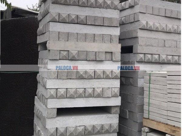 Cọc tiêu giao thông được đưa vào sử dụng từ những năm 1950 tại Anh