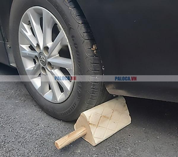 Cục chặn bánh xe bằng gỗ dùng cho các loại xe có bán tải <5 tấn
