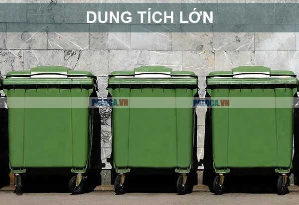 Thùng rác công nghiệp thường có kích thước lớn