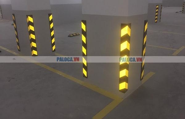 Giá của ốp cột cao su phản quang cao hơn ốp cột sao su thường ở mức vừa phải