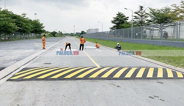 Gờ giảm tốc bằng bê tông có ưu điểm về thiết kế, chi phí và ứng dụng