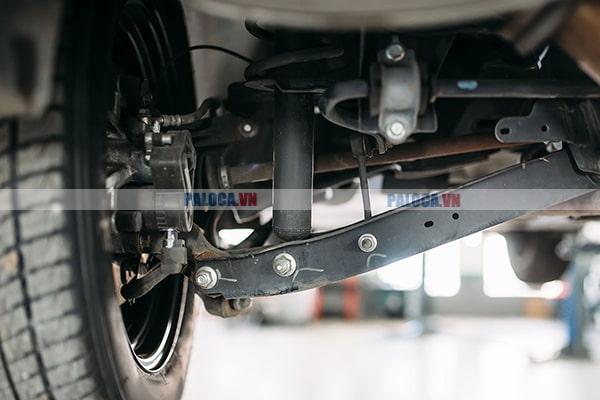 Gờ giảm tốc tác động đến hệ thống treo và lốp của ô tô