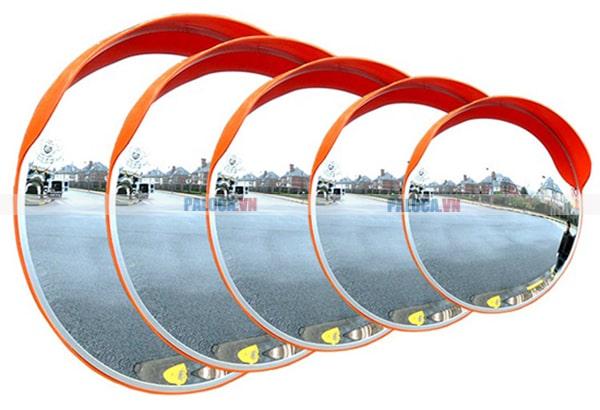 Gương cầu lồi giao thông tại Hành Tinh Xanh chủ yếu là inox hoặc loại mini