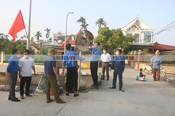 Gương cầu lồi trên đường tại Việt Nam được sản xuất với số lượng có giới hạn