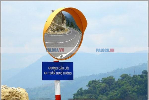 Phát hiện nguy cơ và tránh va chạm khi lùi xe