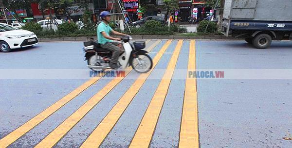 Vạch sơn gờ giảm tốc dùng tại các đoạn đường nguy hiểm, trạm thu phí, bệnh viện